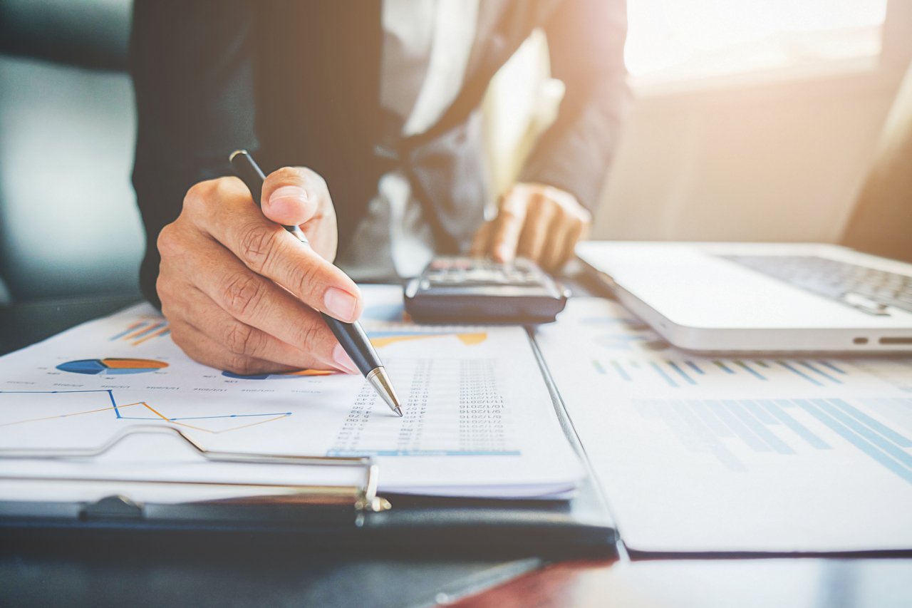 cooperation-analyst-chart-professional-paper-economics_Easy-Resize.com